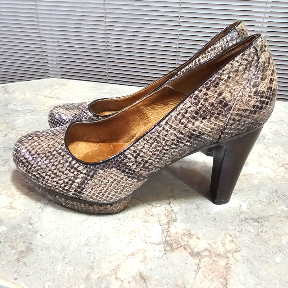 Sofft Faux Snake-Look Comfy Kitten Heels